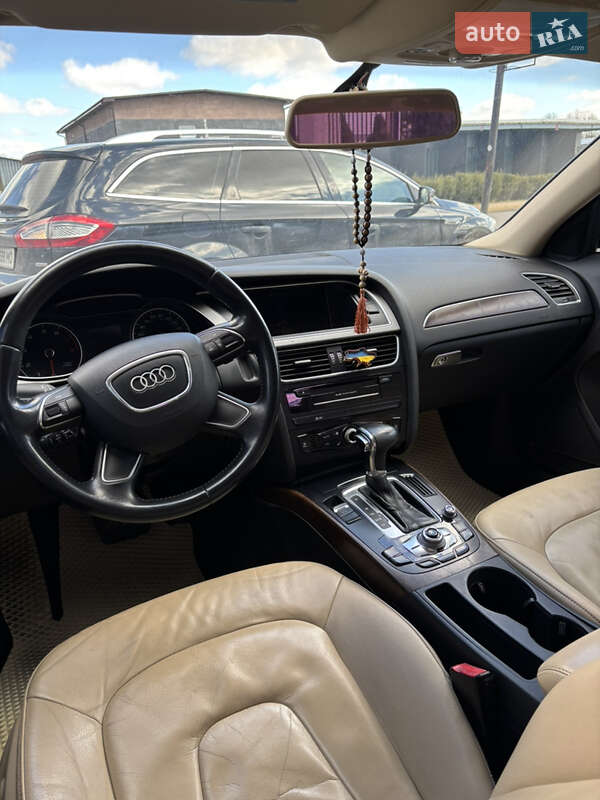 Седан Audi A4 2013 в Львове