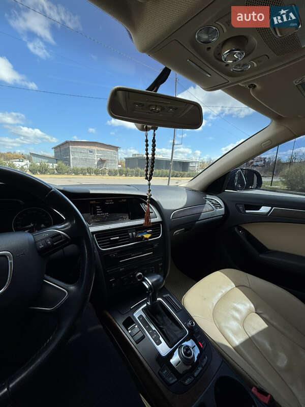 Седан Audi A4 2013 в Львове