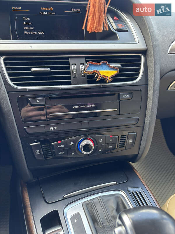 Седан Audi A4 2013 в Львове