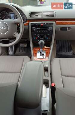 Седан Audi A4 2001 в 