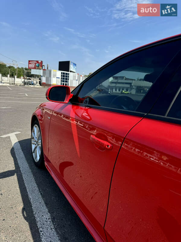 Седан Audi A4 2015 в Южному