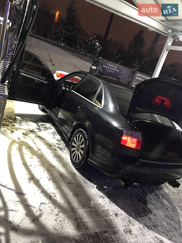 Седан Audi A4 2004 в 