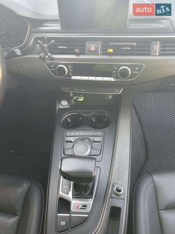 Седан Audi A4 2019 в Шпикові