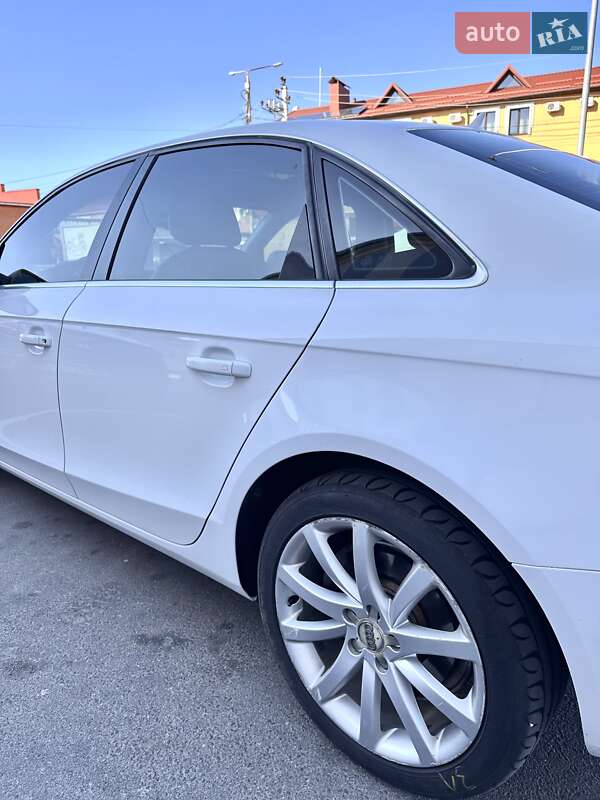 Седан Audi A4 2013 в Виннице