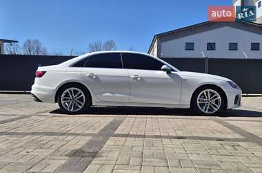 Седан Audi A4 2022 в 