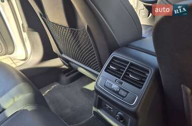 Седан Audi A4 2022 в 