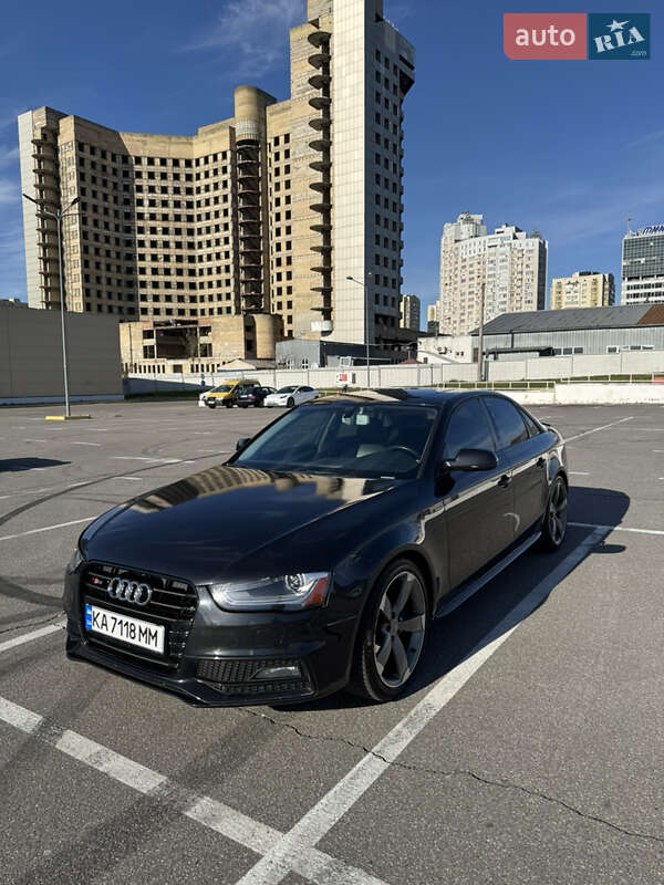 Седан Audi A4 2013 в Киеве