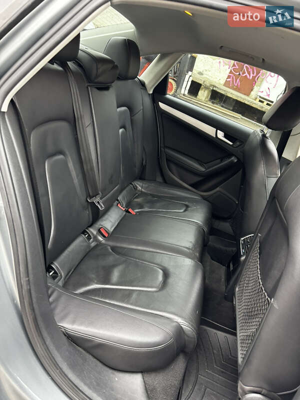 Седан Audi A4 2010 в Стрию