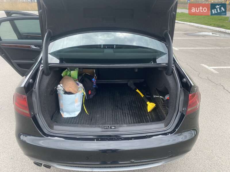 Седан Audi A4 2012 в Луцке