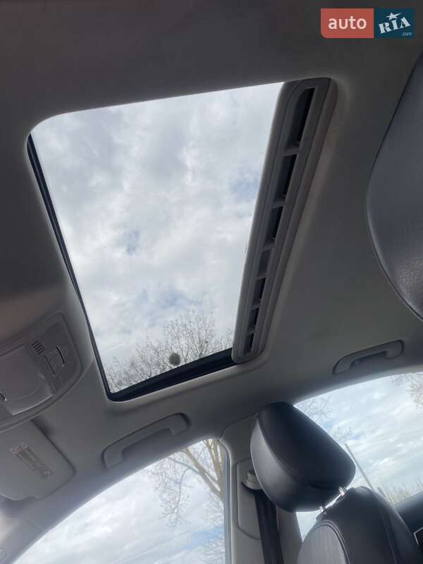 Седан Audi A4 2012 в Луцке