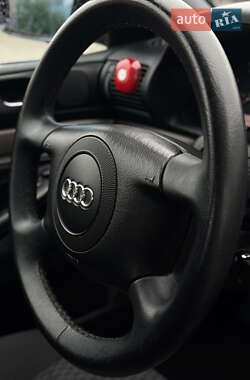 Седан Audi A4 2000 в 