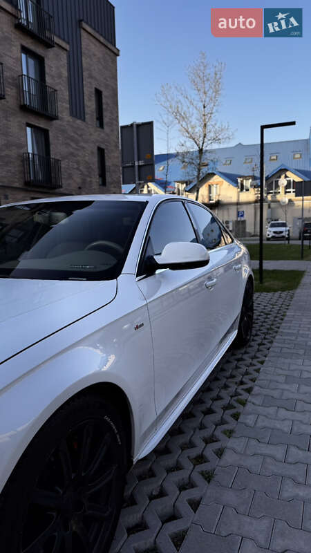 Седан Audi A4 2012 в Ивано-Франковске
