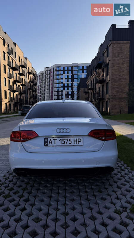 Седан Audi A4 2012 в Ивано-Франковске