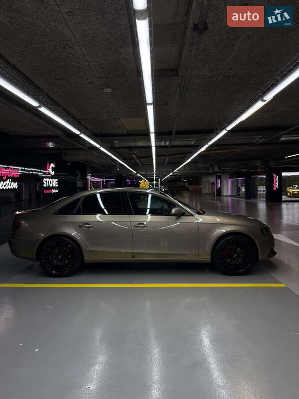 Седан Audi A4 2010 в Ужгороде