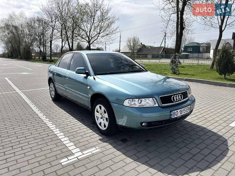 Седан Audi A4 2000 в 
