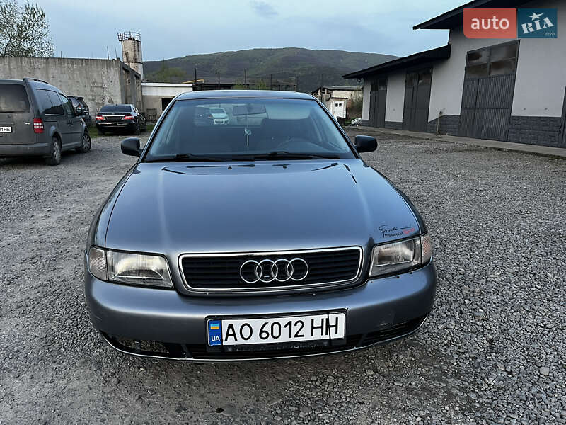 Седан Audi A4 1995 в 
