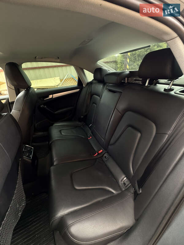 Седан Audi A4 2015 в Львове