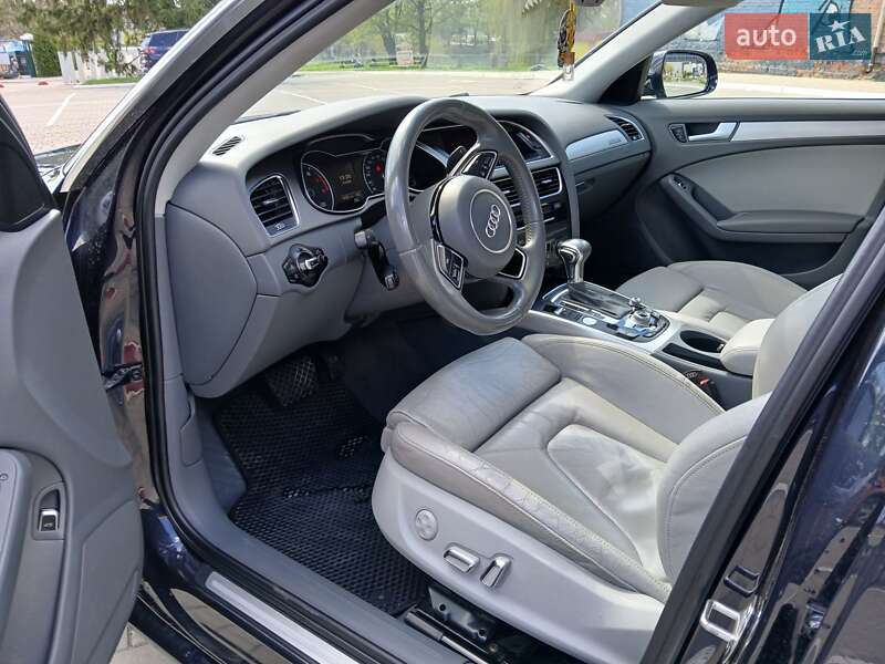 Седан Audi A4 2012 в Луцке