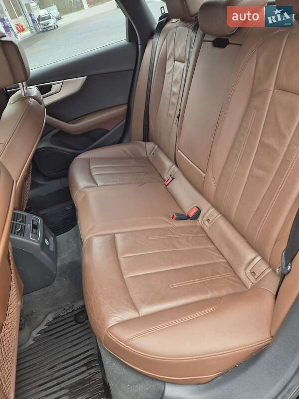 Седан Audi A4 2017 в Обухове