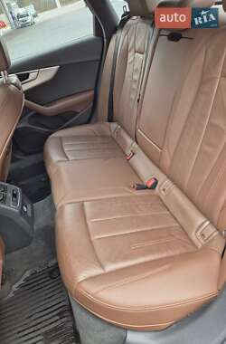Седан Audi A4 2017 в 