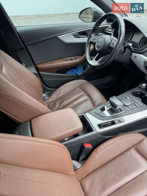 Седан Audi A4 2017 в Обухове