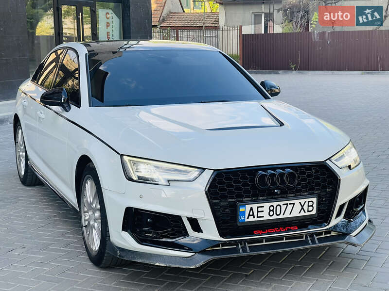Седан Audi A4 2016 в Львове