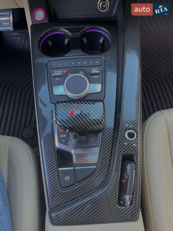 Седан Audi A4 2016 в Львове
