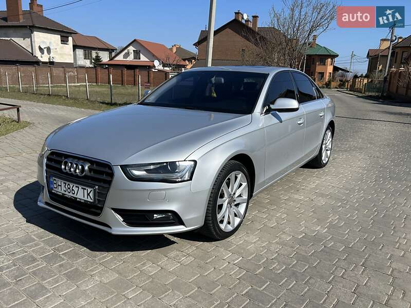 Седан Audi A4 2014 в 