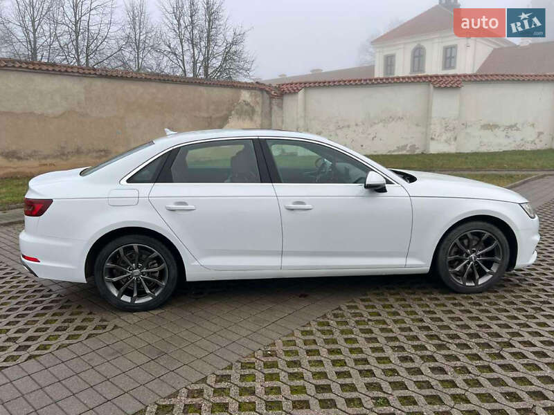 Седан Audi A4 2017 в 