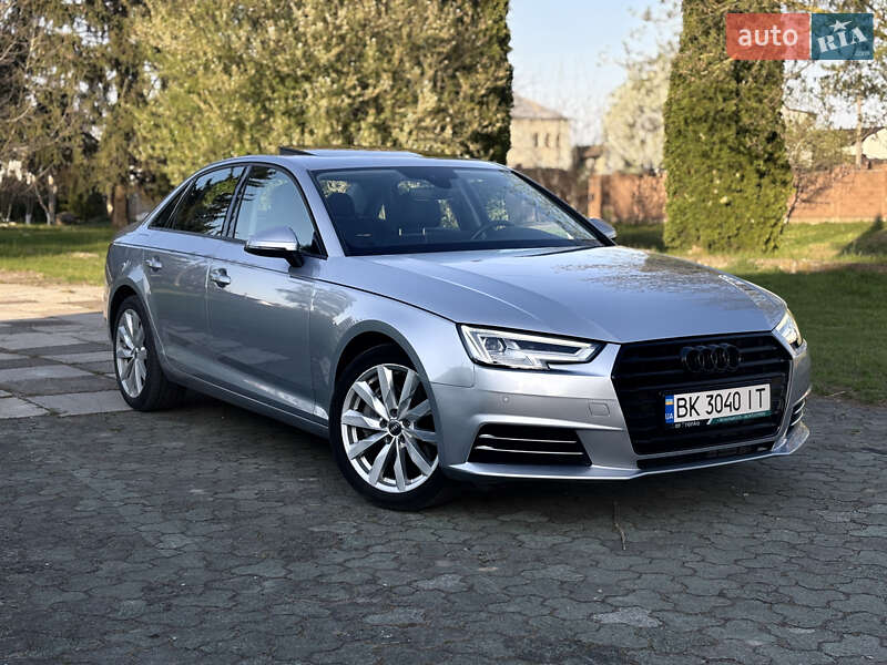 Седан Audi A4 2015 в 