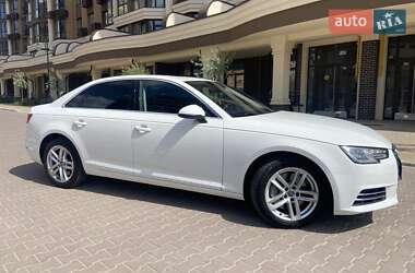 Седан Audi A4 2015 в 