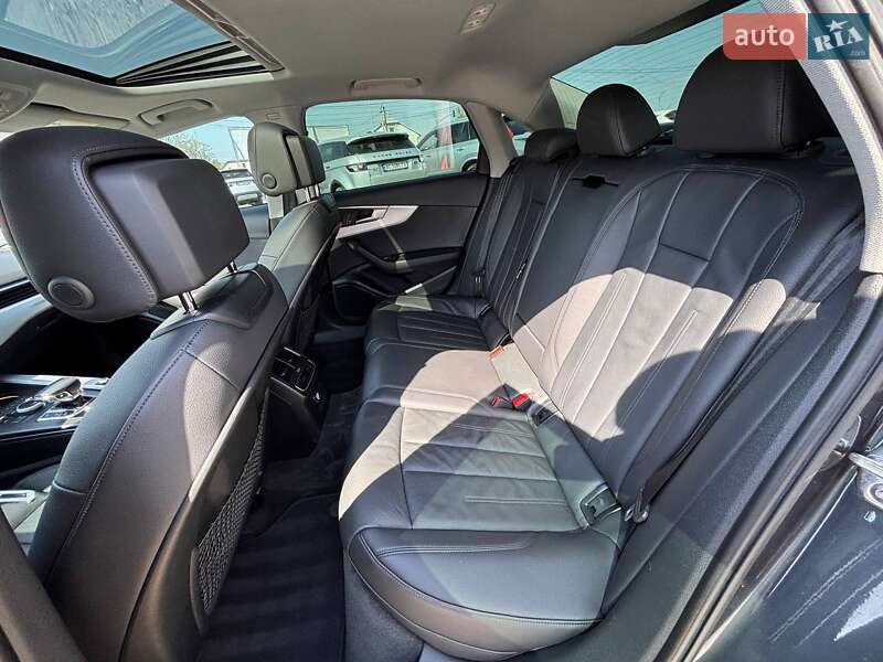 Седан Audi A4 2018 в Львове