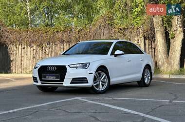Седан Audi A4 2017 в 