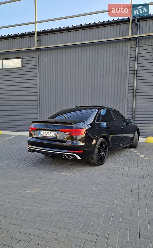 Седан Audi A4 2016 в Кропивницькому