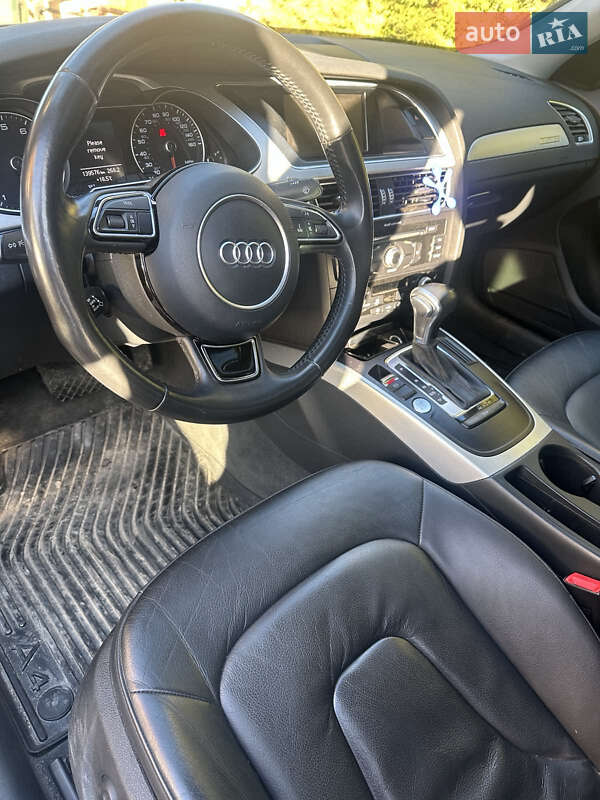 Седан Audi A4 2015 в Львове