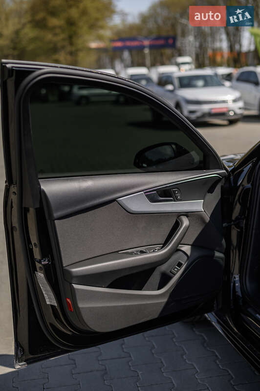 Седан Audi A4 2019 в Львове