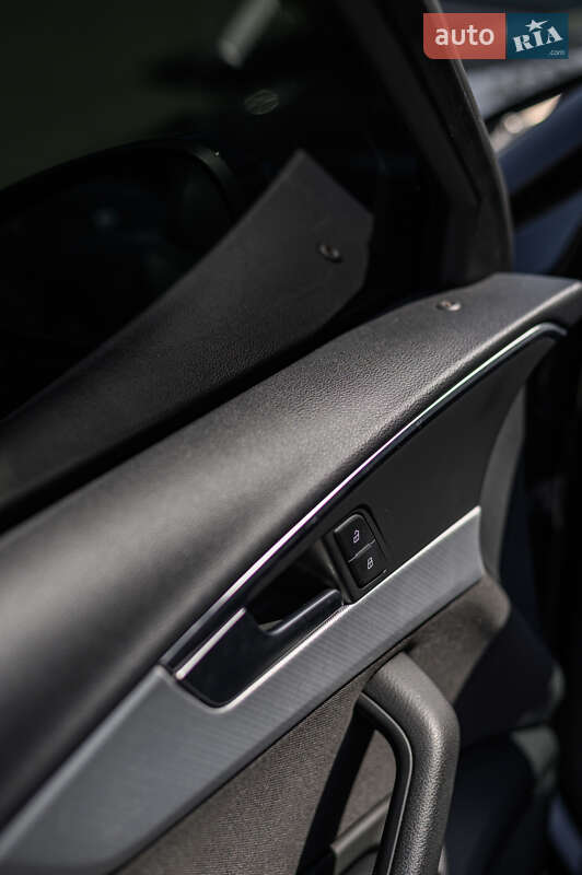 Седан Audi A4 2019 в Львове