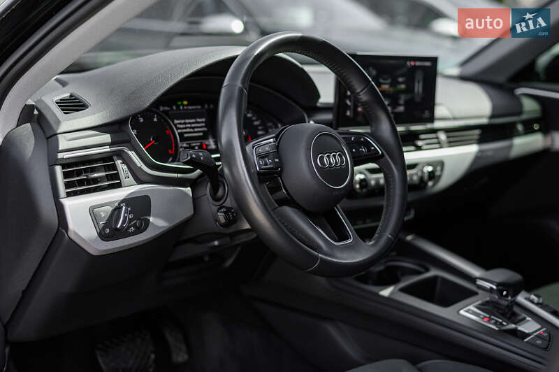 Седан Audi A4 2019 в Львове