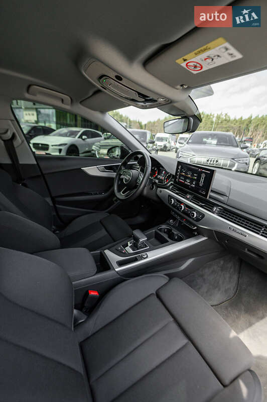 Седан Audi A4 2019 в Львове