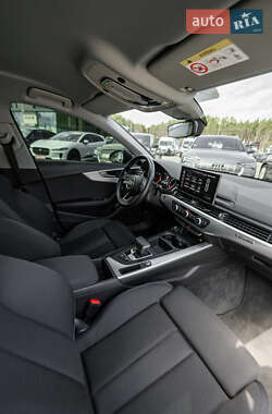 Седан Audi A4 2019 в 