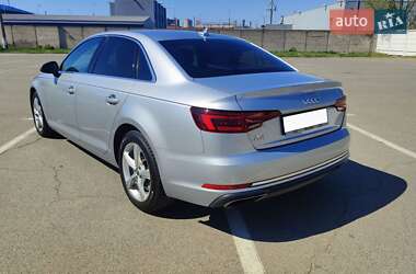 Седан Audi A4 2018 в 