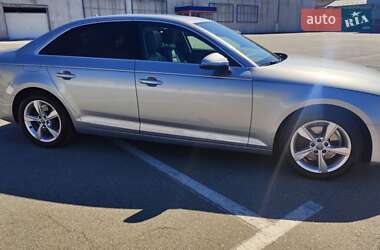 Седан Audi A4 2018 в 