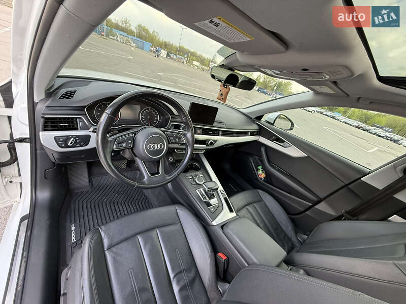 Седан Audi A4 2016 в Днепре