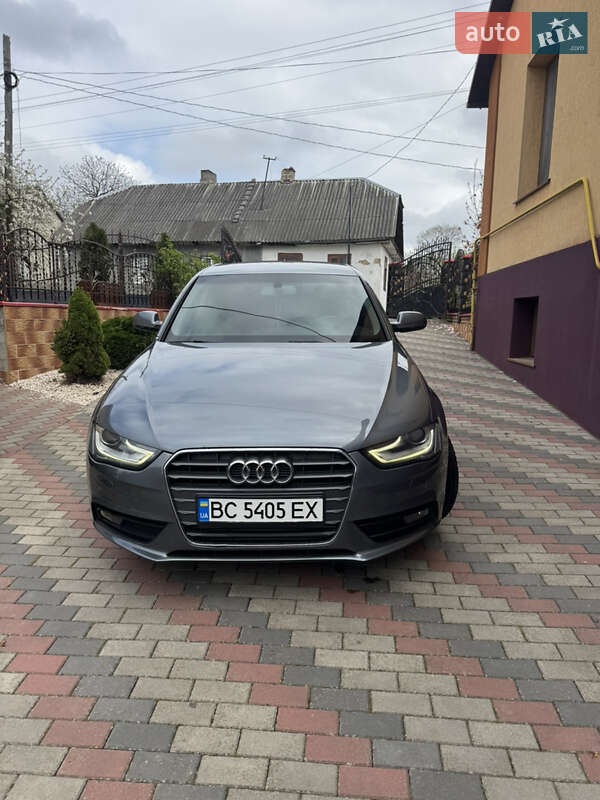 Седан Audi A4 2012 в Горохові
