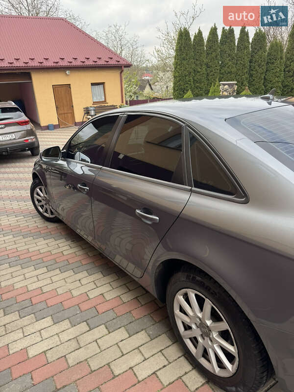Седан Audi A4 2012 в Горохові