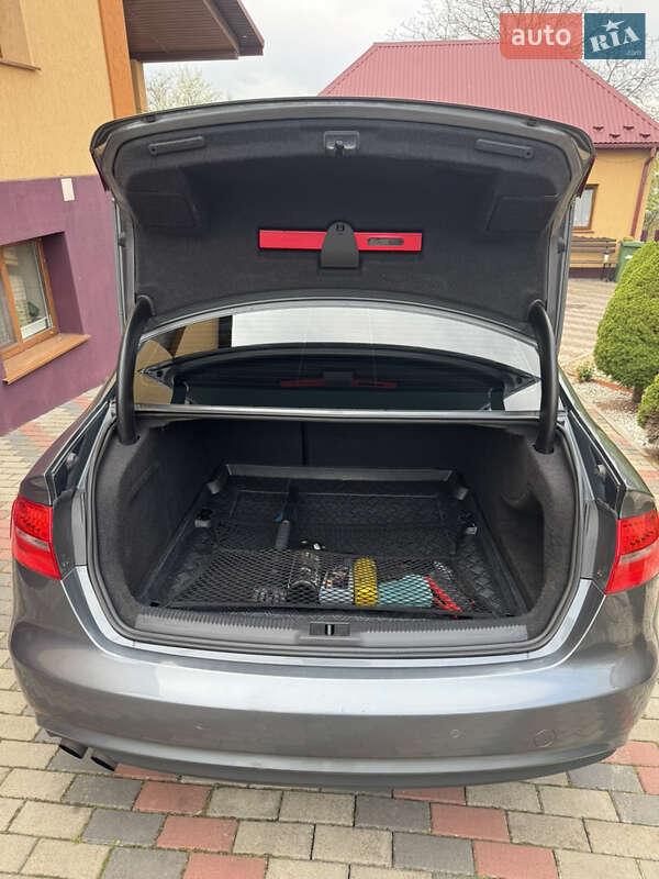 Седан Audi A4 2012 в Горохові