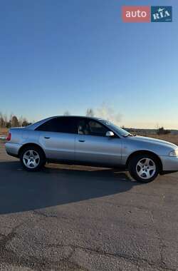 Седан Audi A4 2000 в 