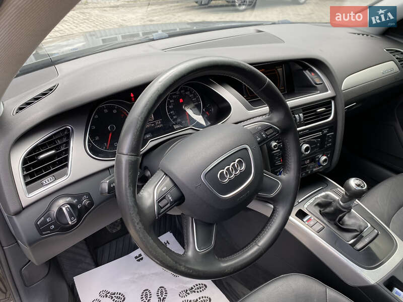 Седан Audi A4 2012 в Виннице