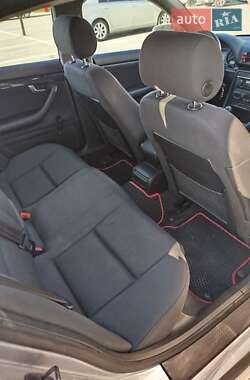 Седан Audi A4 2004 в 