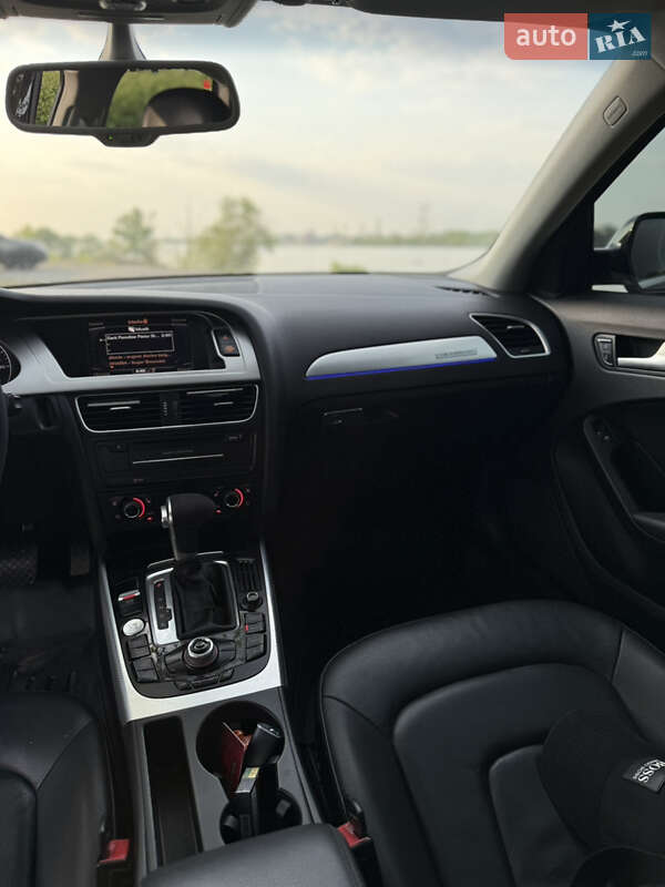 Седан Audi A4 2011 в Днепре